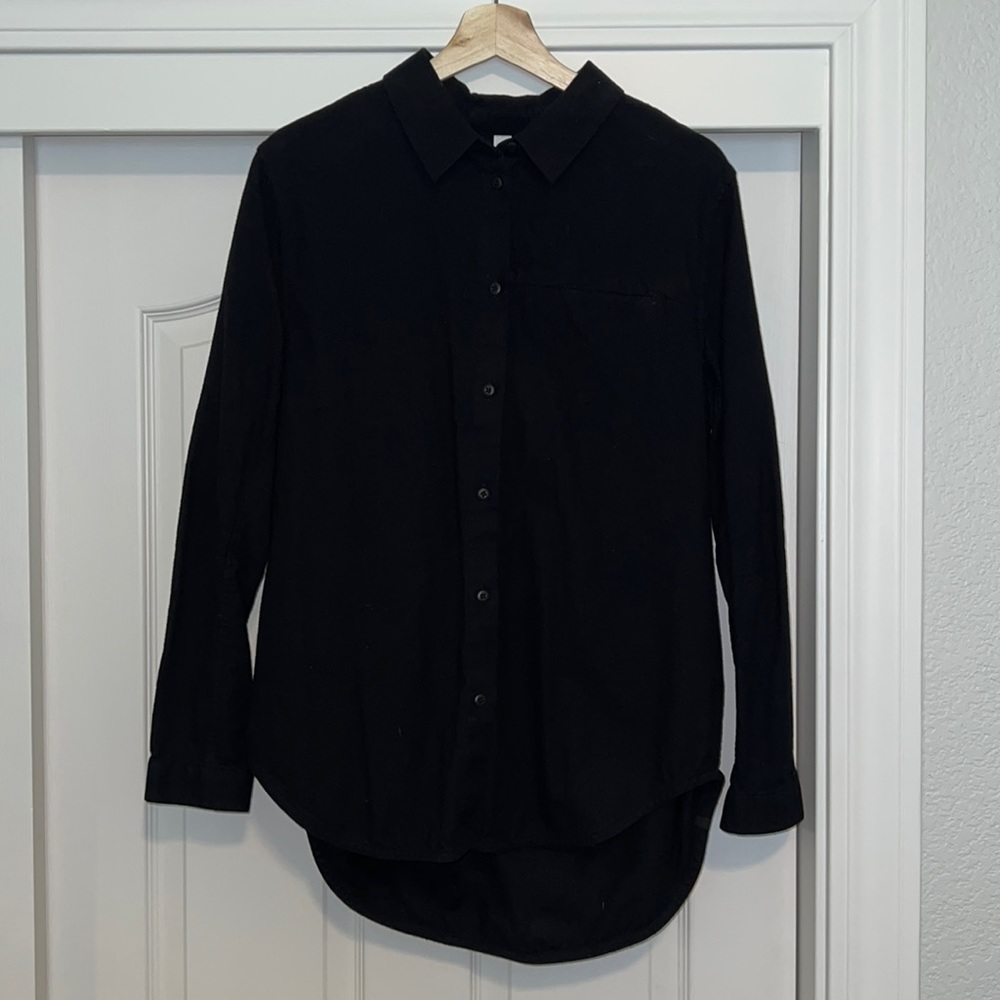 Lululemon black long sleeve button up